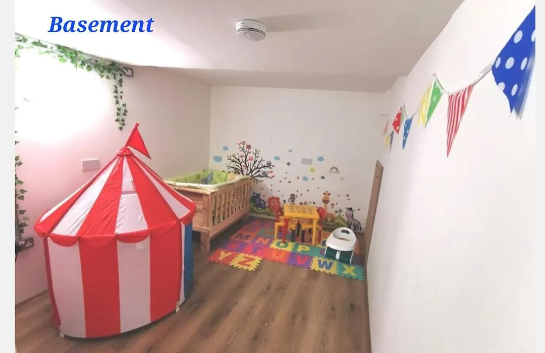 4 Sleeps And Travel Cot- Close To Beach And Restaurants-1